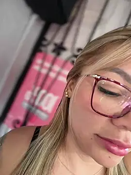 Chat +18 de DIANITA_1988 ao vivo