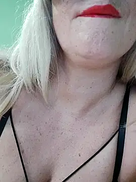 Milfporcona 网络视讯表演