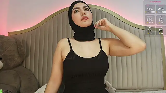dalilasaadi_ Show Webcam
