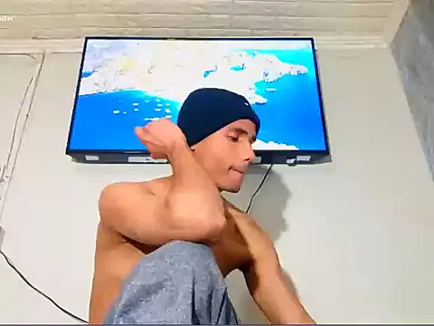 LatinMilker92 Webcam-Show