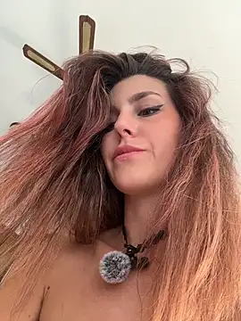 nicole_98 Show in webcam