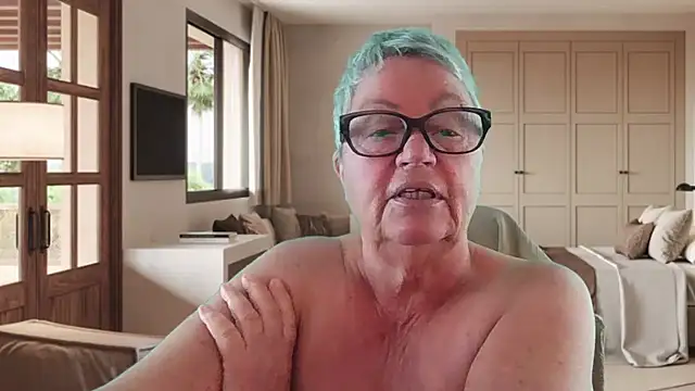 Mystery-Grandmother Webcam-Show