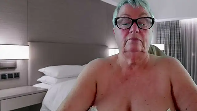 Mystery-Grandmother Webcam-Show