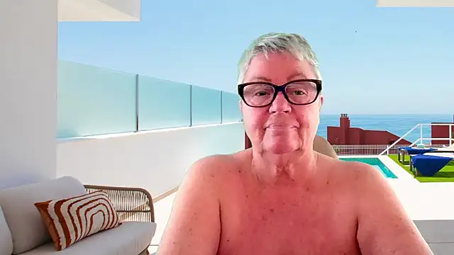 Show modela Mystery-Grandmother na web-kameri