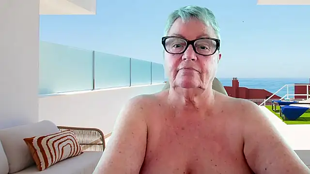 XXX chat uživo modela Mystery-Grandmother