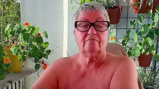 Mystery-Grandmothern Webbikameraesitys