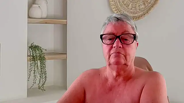 Mystery-Grandmother Webcam-Show