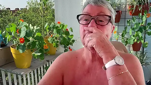 Mystery-Grandmother Pertunjukan Webcam