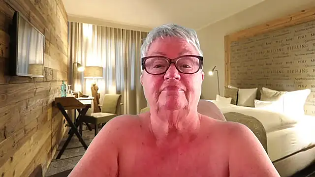 Mystery-Grandmother Show in webcam