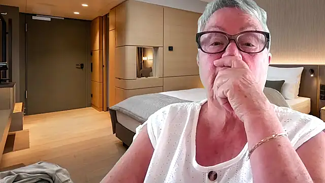 Mystery-Grandmother 网络视讯表演
