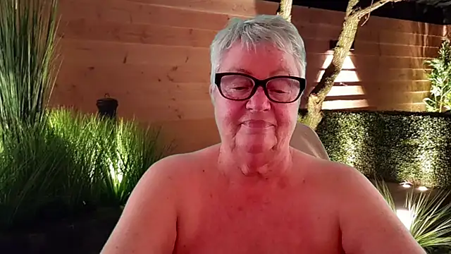 Show de Mystery-Grandmother na webcam