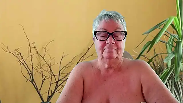 Mystery-Grandmothern Webbikameraesitys