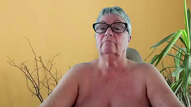 Mystery-Grandmother Webcamshow