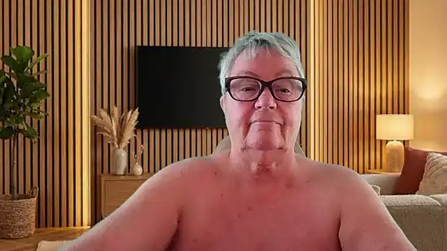 Mystery-Grandmother Webcamshow