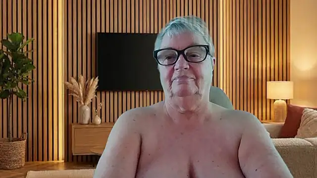 Mystery-Grandmother Webcam-Show