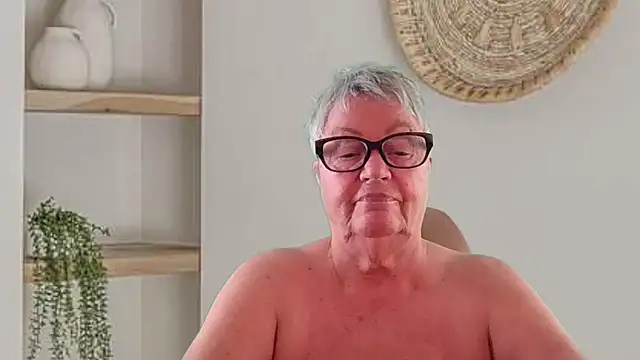 Webkamerová show Mystery-Grandmother