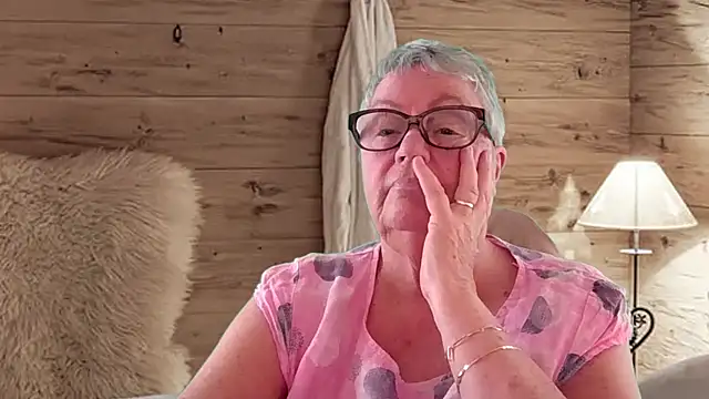 عرض كام Mystery-Grandmother