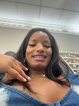 NicoleCocksXXX Live Chatraum
