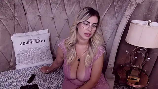 Živý XXX chat BustyGizelle