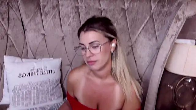 BustyGizelle's Live XXX Chat