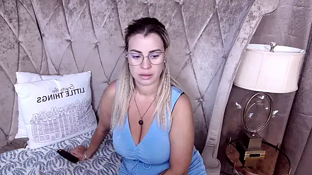 צ'אט XXX בשידור חי של BustyGizelle