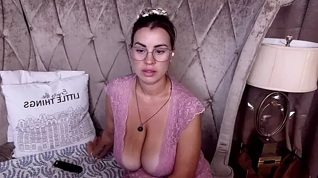 BustyGizelle Chat XXX live