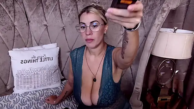 BustyGizelle – Naživo XXX chat