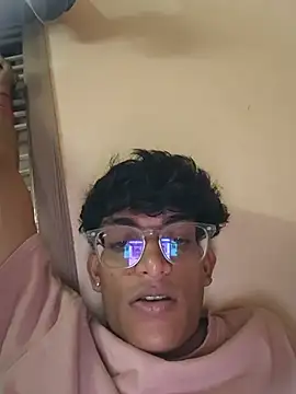 הופעת וובקאם של ThejasRockey