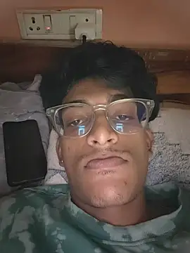 הופעת וובקאם של ThejasRockey