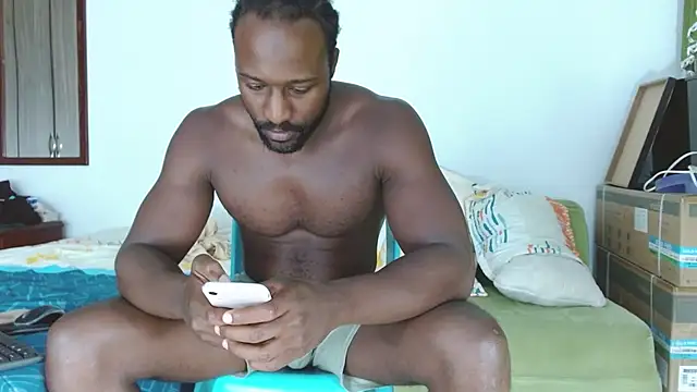 BlackNike: διαδικτυακό σόου στην κάμερα