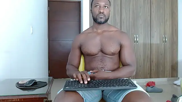 BlackNike: διαδικτυακό σόου στην κάμερα