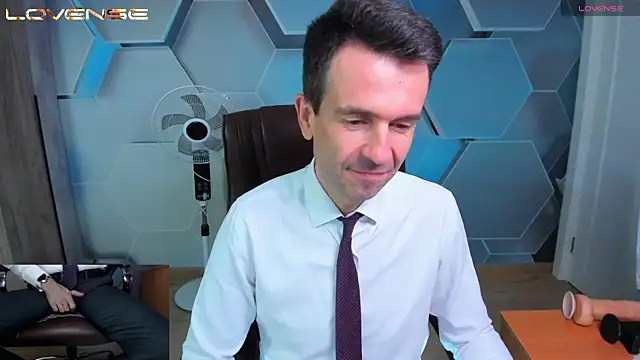 SteveTiger: διαδικτυακό σόου στην κάμερα