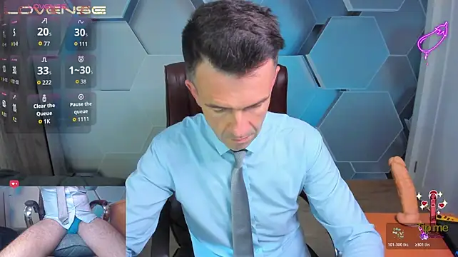 SteveTiger: διαδικτυακό σόου στην κάμερα