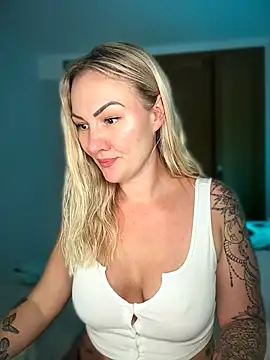 Živá chatovací místnost NastyMilf_