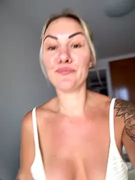 NastyMilf_n Webbikameraesitys