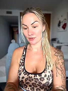 NastyMilf_ 现场性爱视讯表演