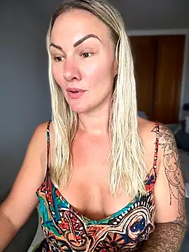 NastyMilf_ 现场性爱视讯表演
