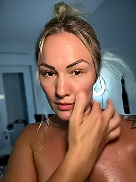 NastyMilf_n Webbikameraesitys