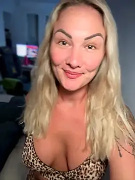 Chatroom XXX en direct de NastyMilf_