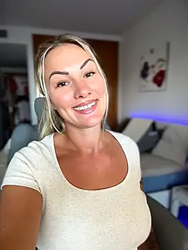 Pertunjukan Kamera Web NastyMilf_
