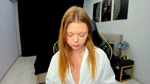 Strawberrye XXX чат на живо