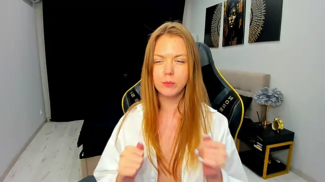 Strawberrye XXX чат на живо