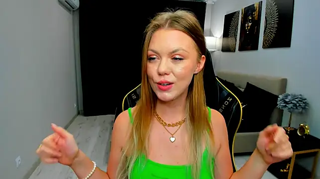 Strawberrye Live XXX-Chat