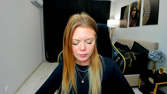 Strawberrye Chat XXX live