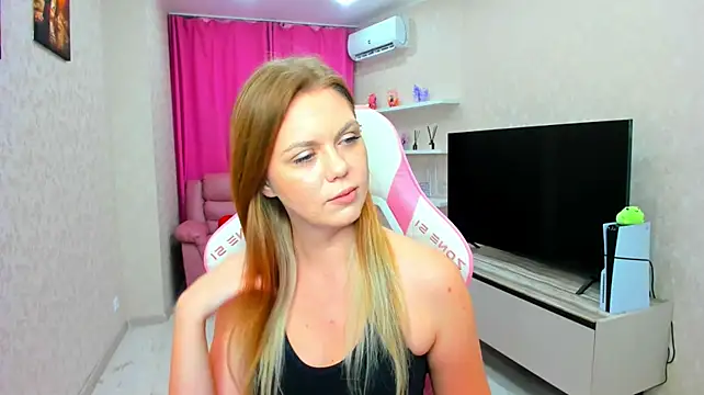 Strawberrye's Webcam Show
