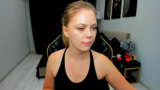 Strawberrye Show in webcam
