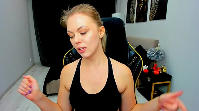 Strawberrye Show in webcam