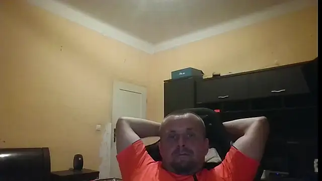 Show modela MrWhitePL na web-kameri