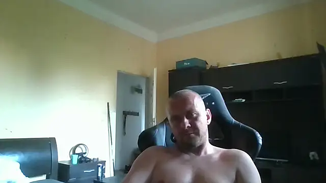 Show modela MrWhitePL na web-kameri