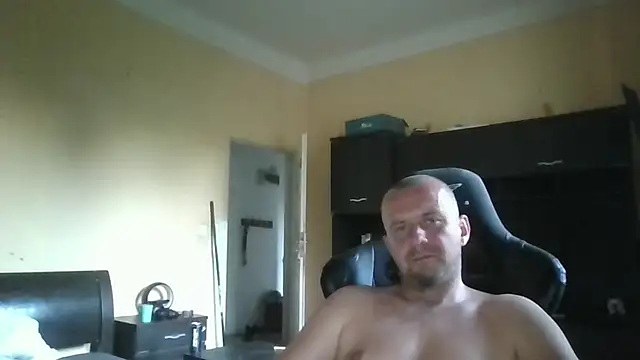 Show modela MrWhitePL na web-kameri